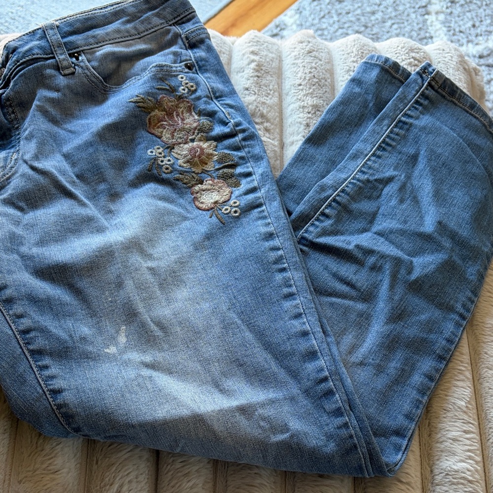 Embroidered W62 Skinny Blue Jeans - 10